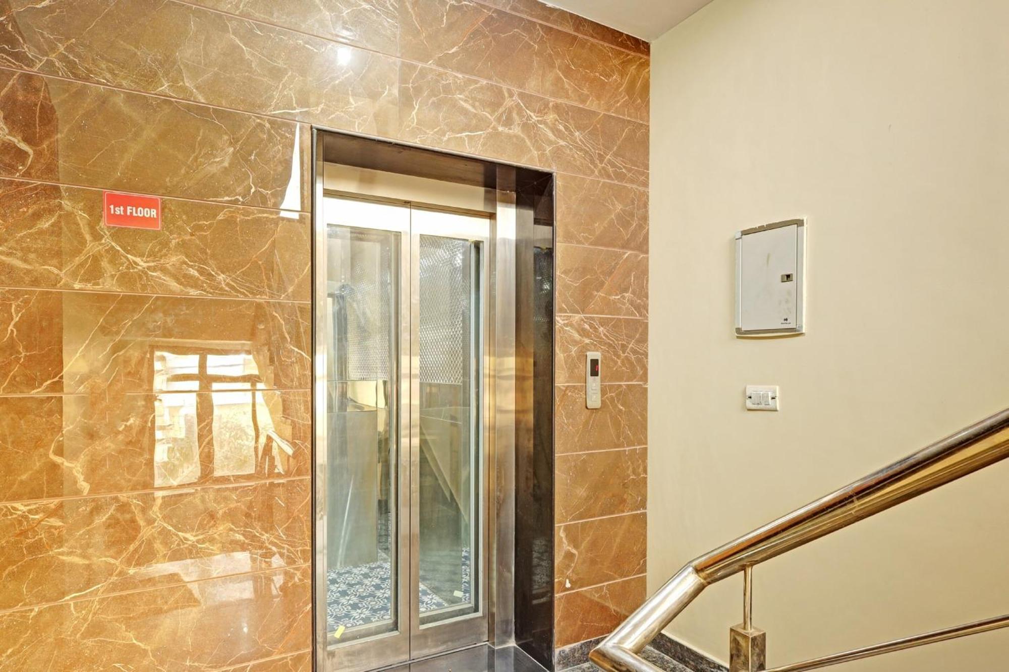 Hotel O A.K Palace New Delhi Exterior foto